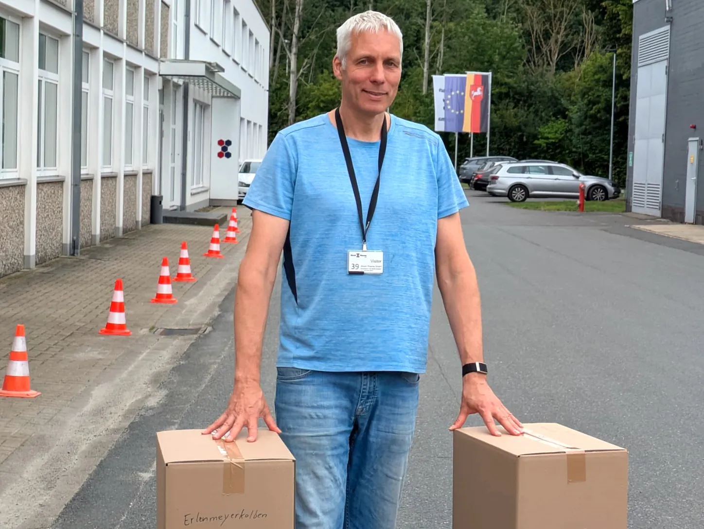 Inhaber Dirk Heuer bei einem Firmenumzug in Salzgitter