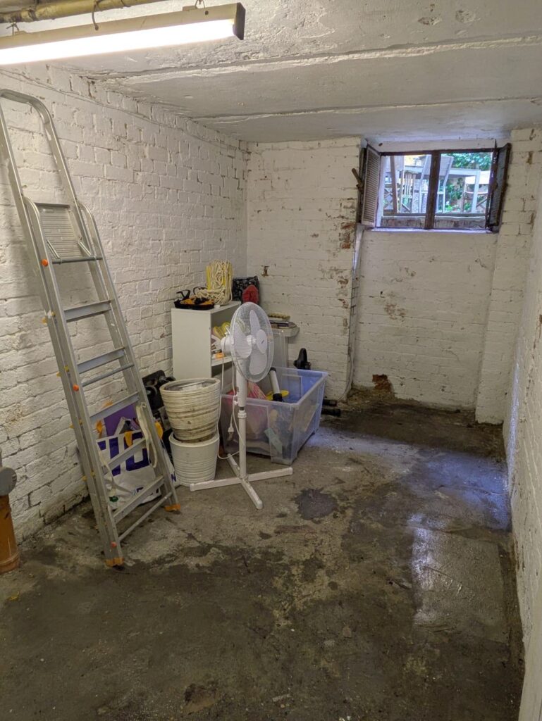 Kellerentrümpelung wegen Wasserschaden
